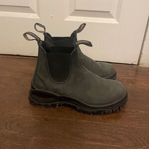 Women’s size 8 Chelsea Blundstone boots